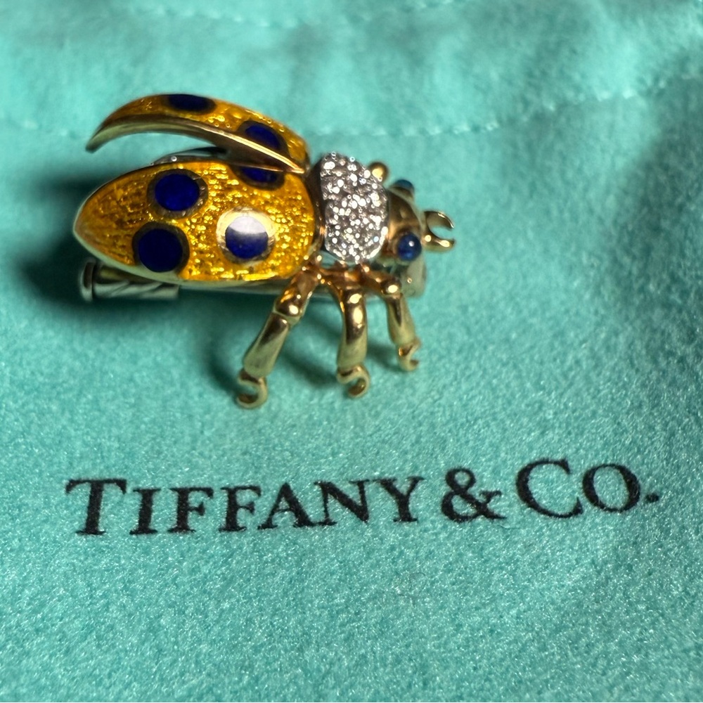 TIFFANY & CO. 18K YELLOW GOLD AND ENAMEL LADYBUG BROOCH